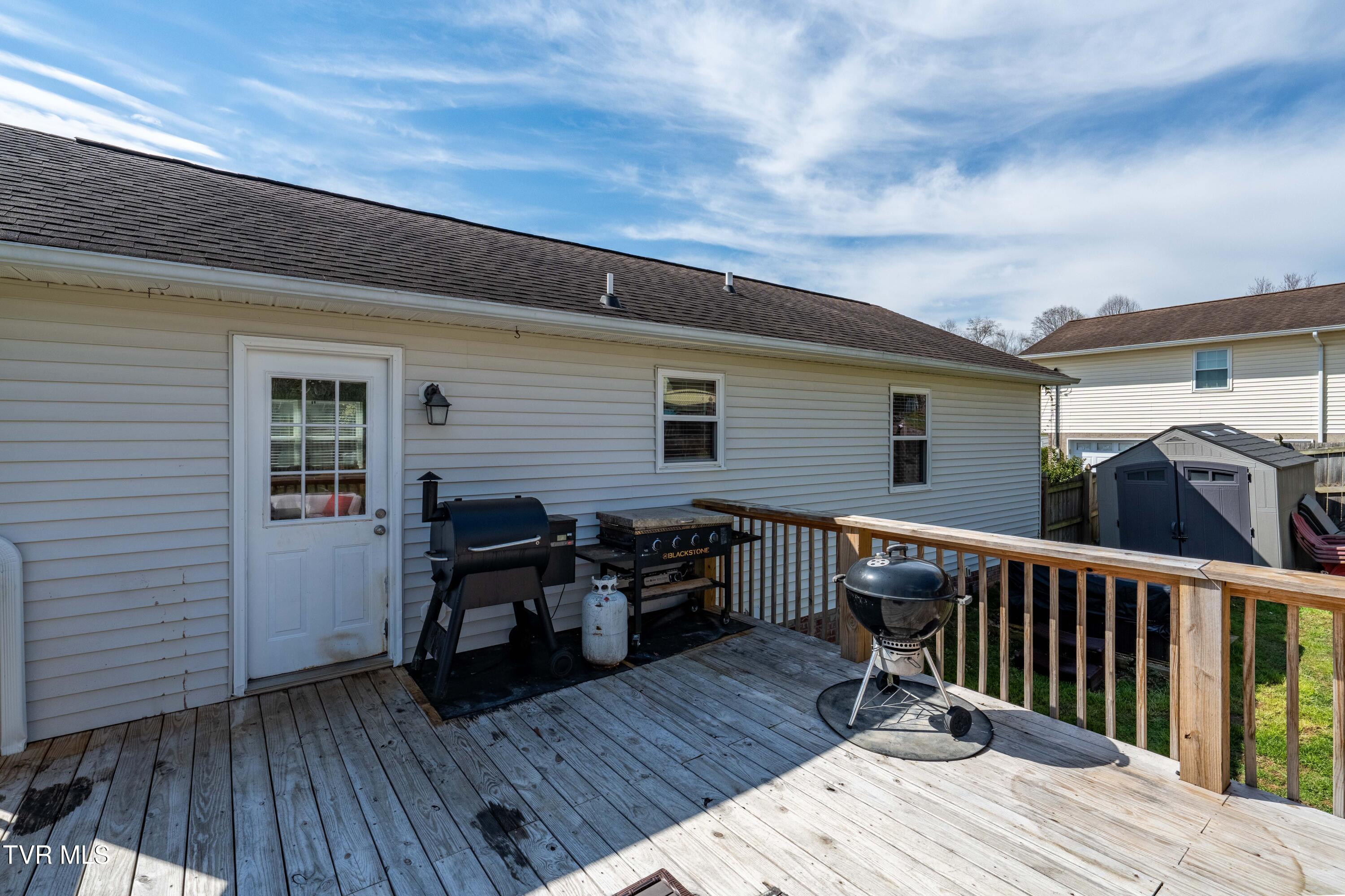 283 Ridgeview Drive Gray, TN 37615 - Photo 19 of 46 283 Ridgeview Dr (18 of 46)