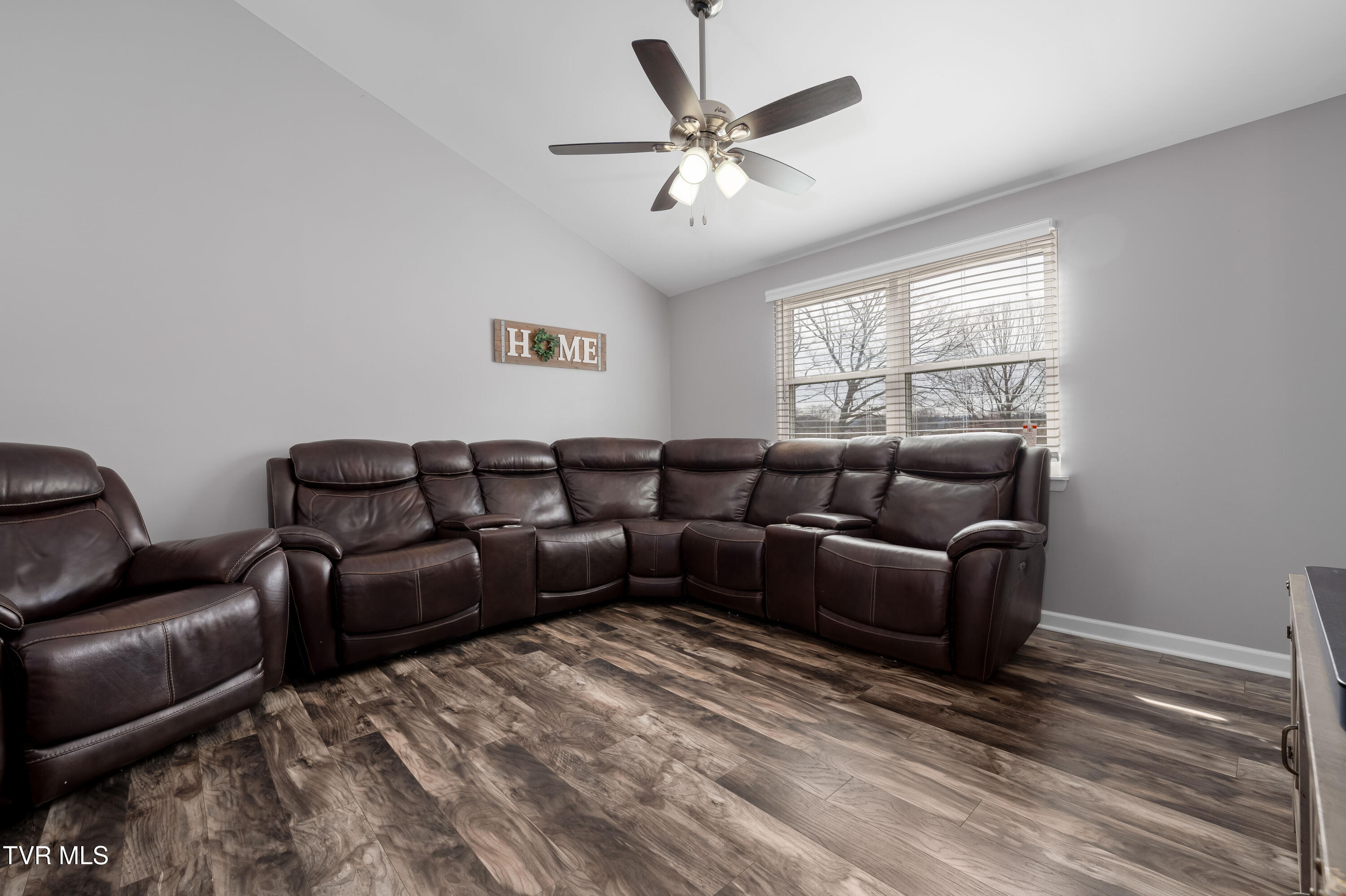 283 Ridgeview Drive Gray, TN 37615 - Photo 23 of 46 283 Ridgeview Dr (22 of 46)