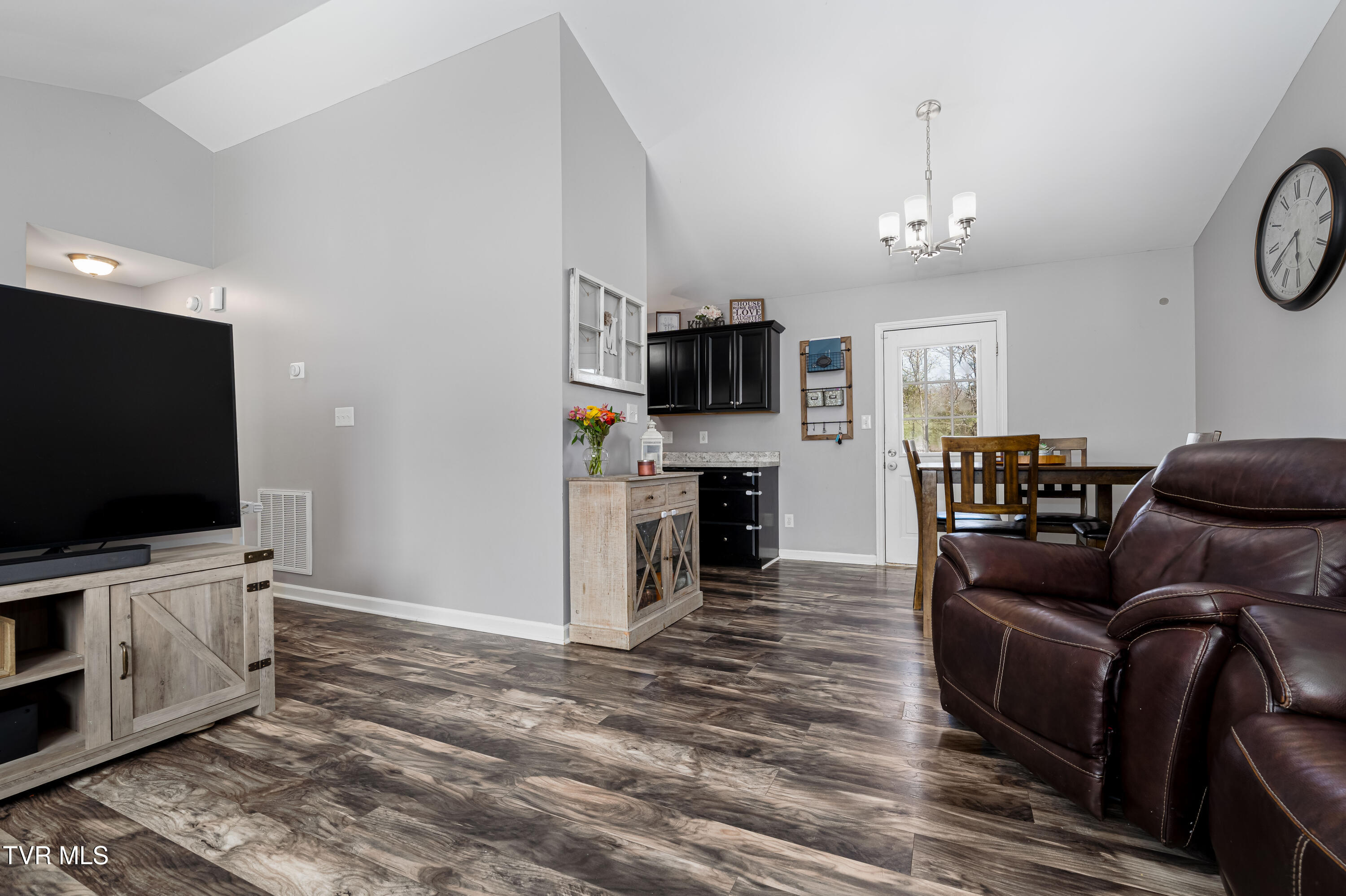 283 Ridgeview Drive Gray, TN 37615 - Photo 26 of 46 283 Ridgeview Dr (25 of 46)