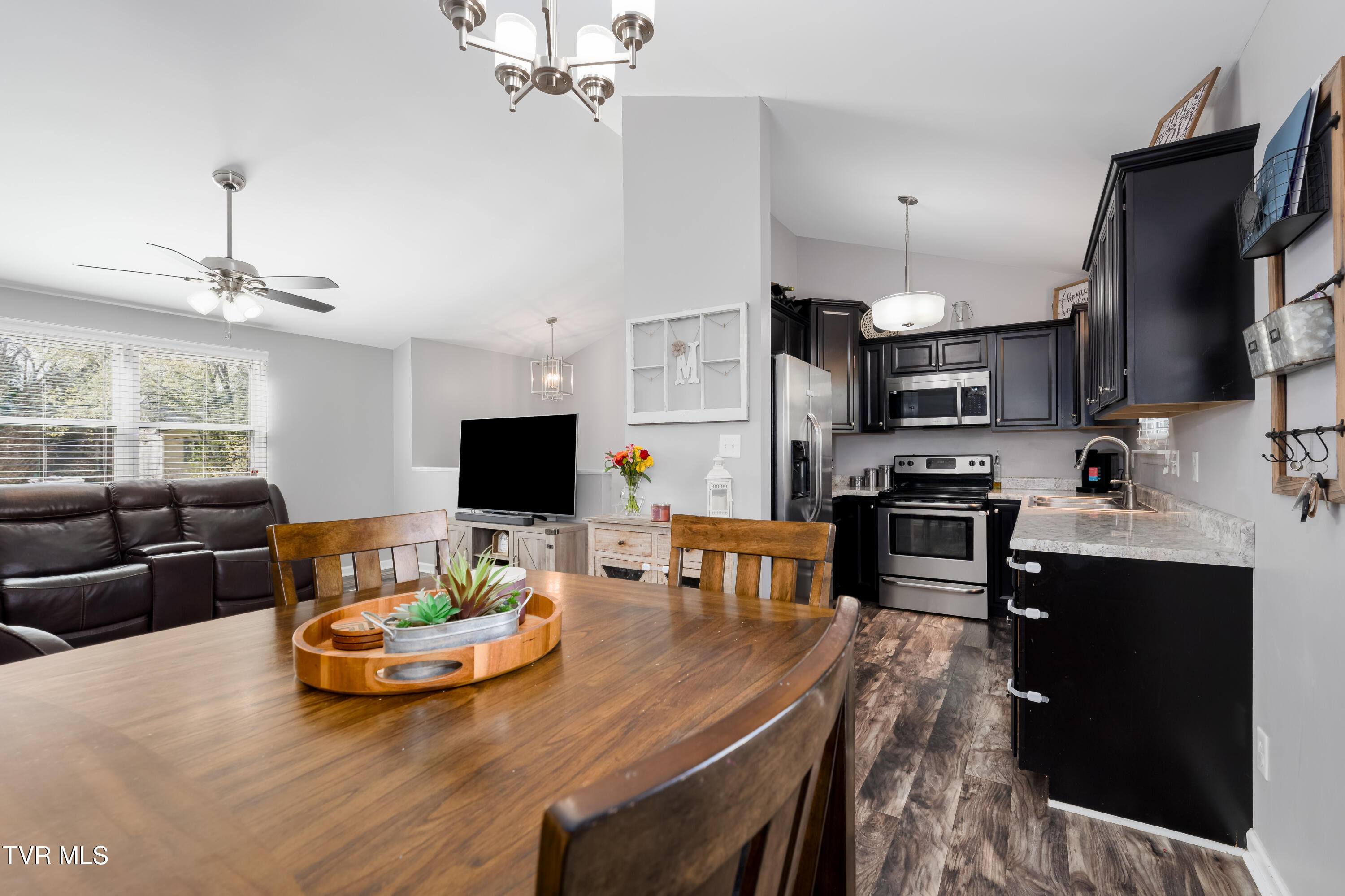 283 Ridgeview Drive Gray, TN 37615 - Photo 28 of 46 283 Ridgeview Dr (27 of 46)