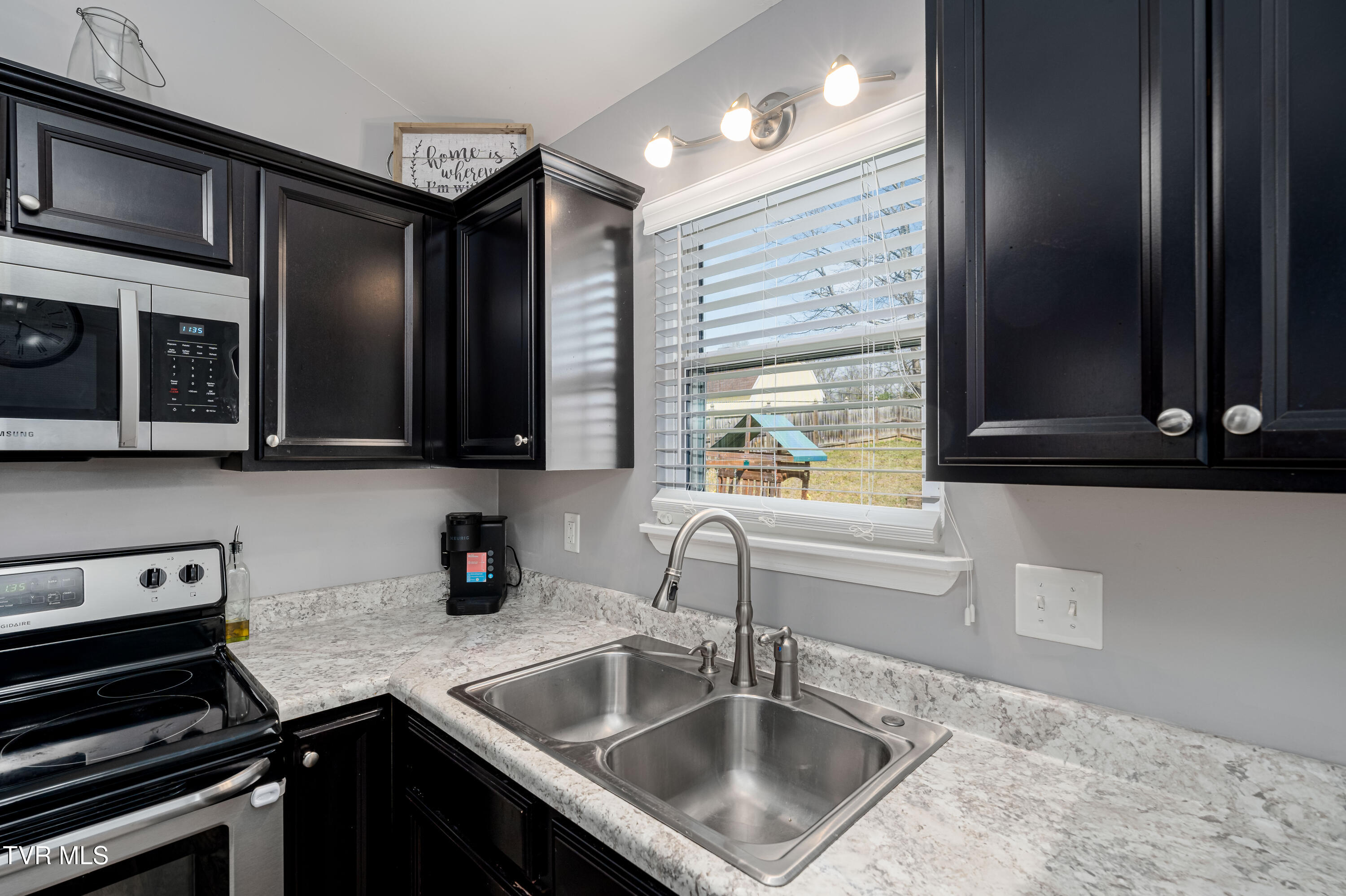 283 Ridgeview Drive Gray, TN 37615 - Photo 30 of 46 283 Ridgeview Dr (29 of 46)