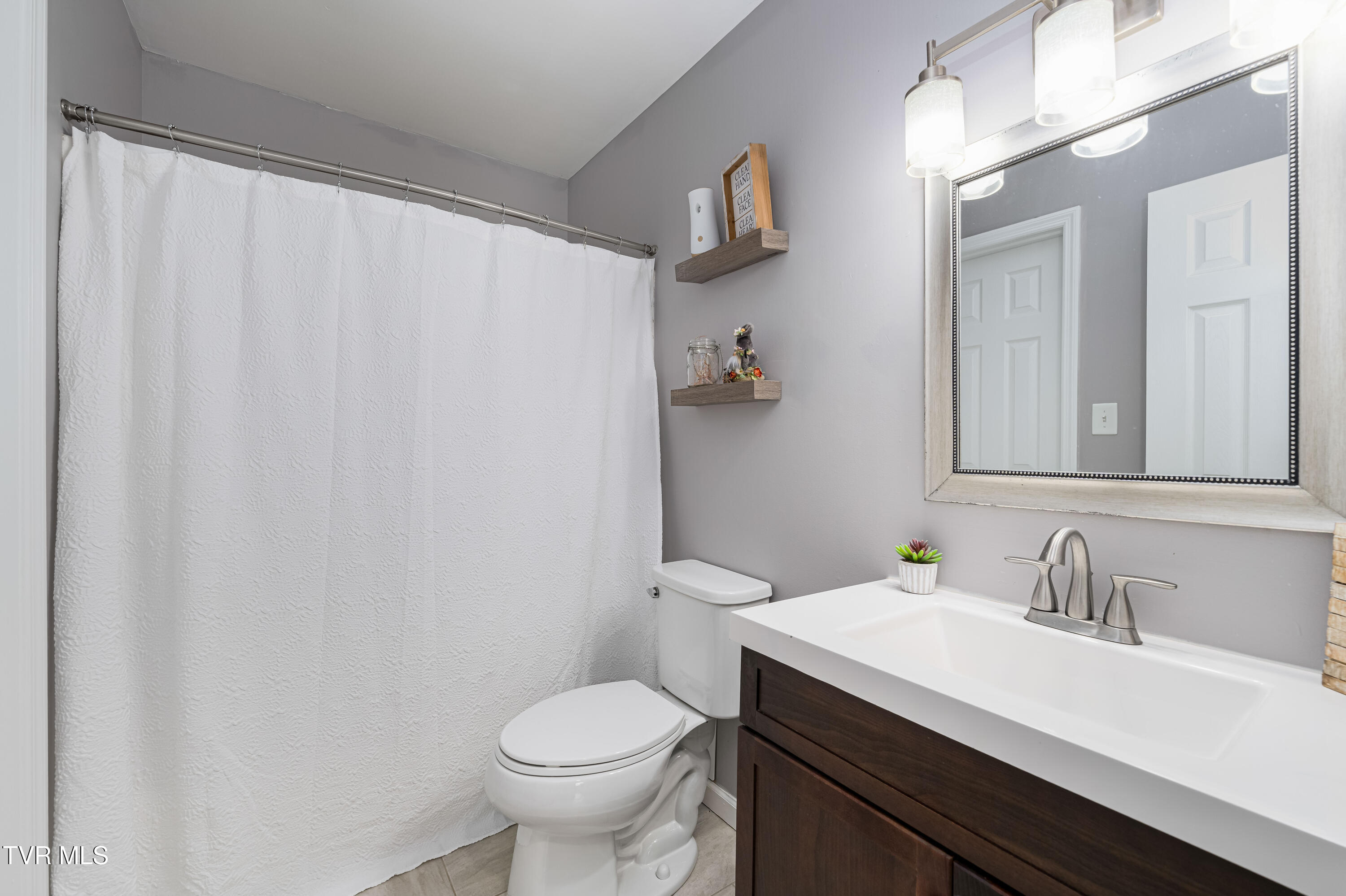 283 Ridgeview Drive Gray, TN 37615 - Photo 33 of 46 283 Ridgeview Dr (32 of 46)