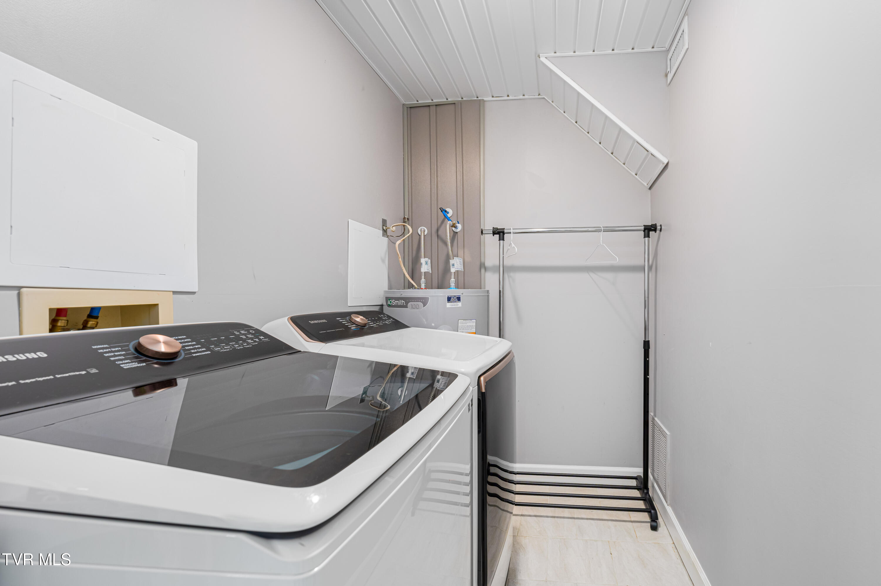 283 Ridgeview Drive Gray, TN 37615 - Photo 39 of 46 283 Ridgeview Dr (38 of 46)