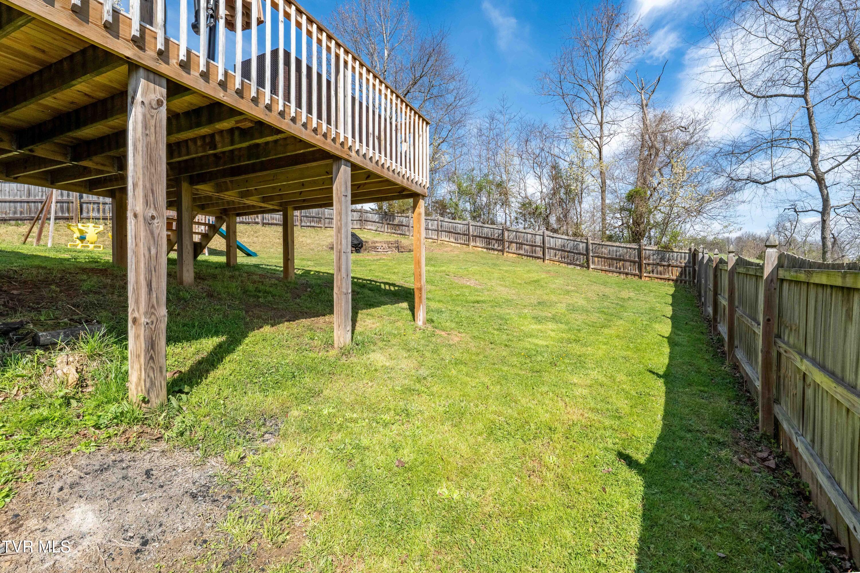 283 Ridgeview Drive Gray, TN 37615 - Photo 10 of 46 283 Ridgeview Dr (9 of 46)