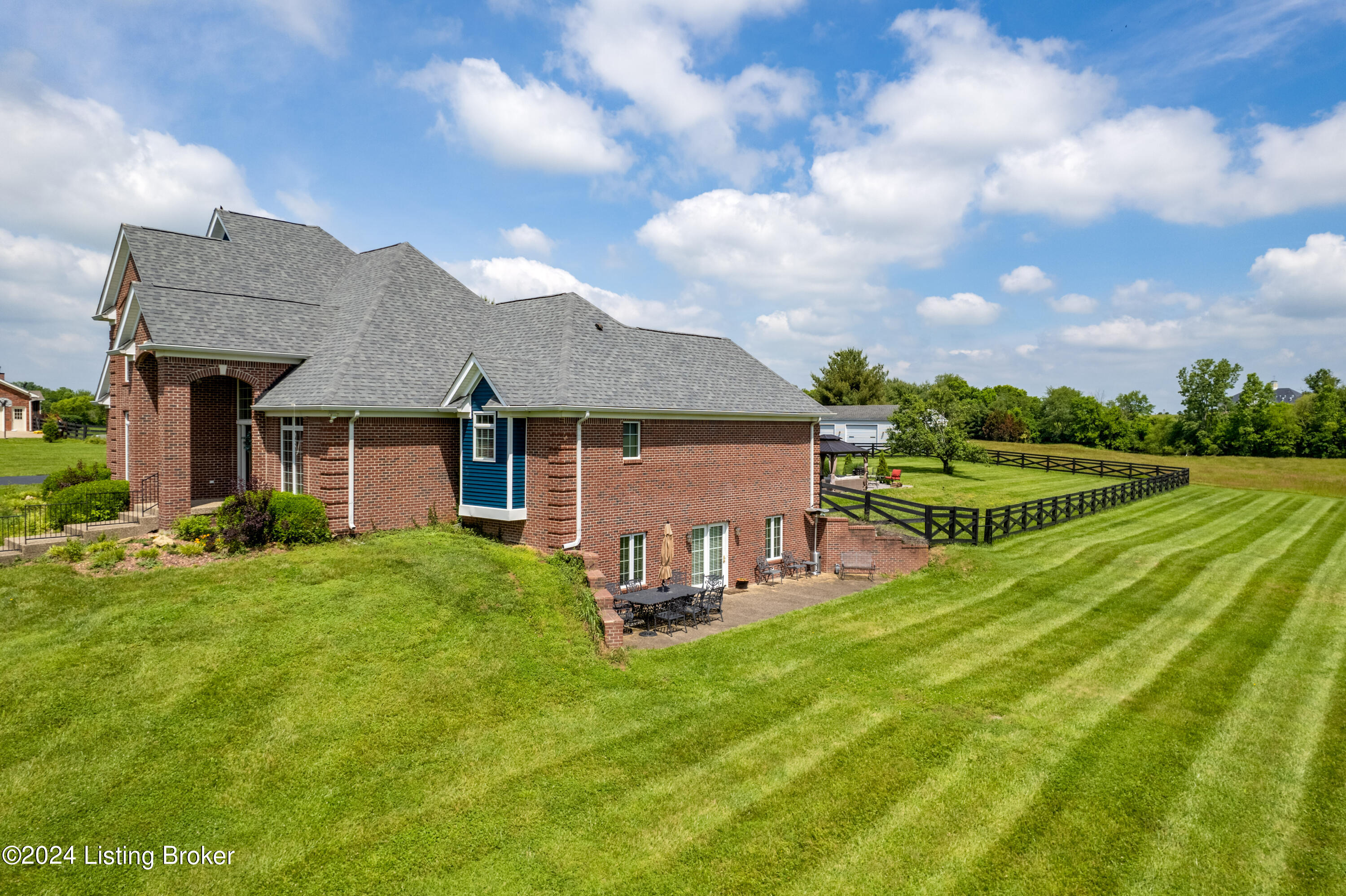 584 Veechdale Road Simpsonville, KY 40067 - Photo 13 of 69 584 Veechdale Rd