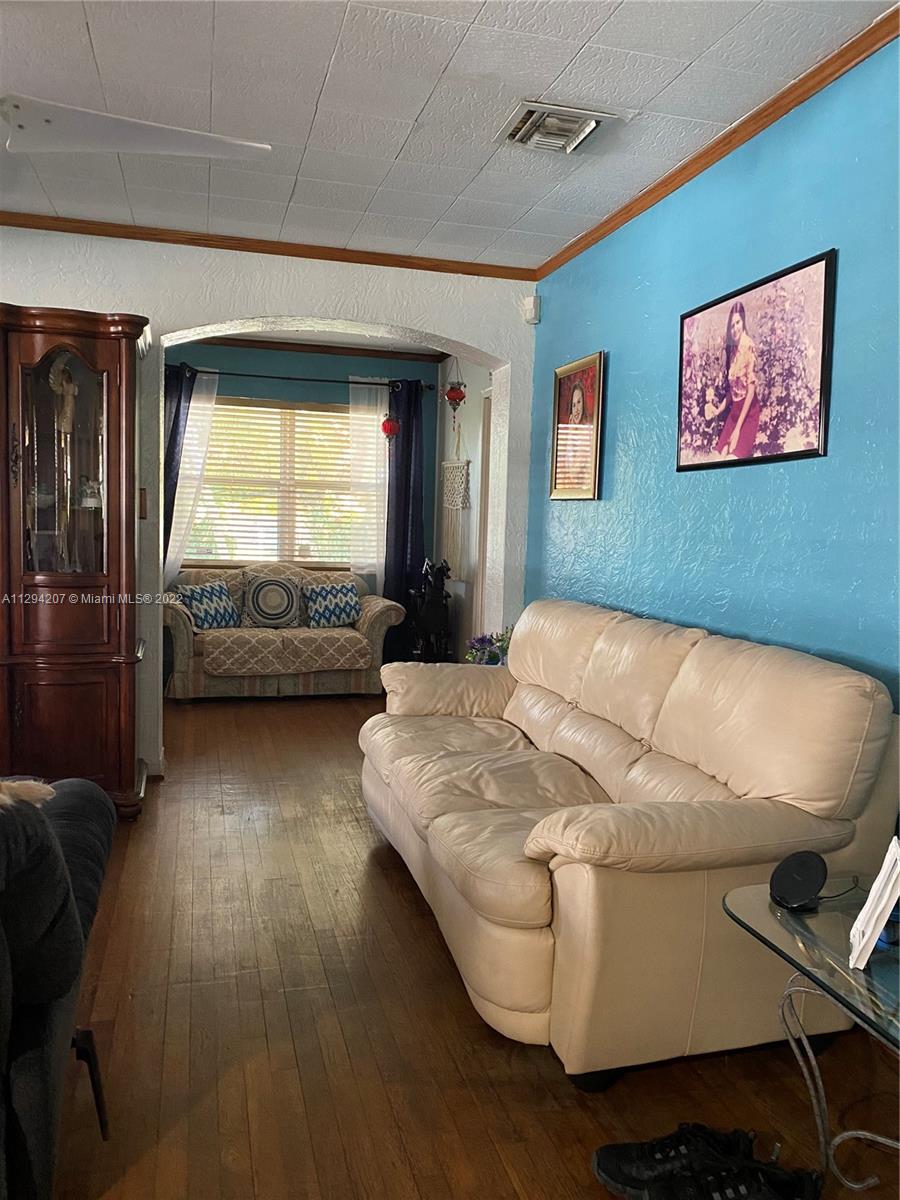 910 Southwest 71st Court Miami, FL 33144 - Photo 4 of 5 Gallery Image 4