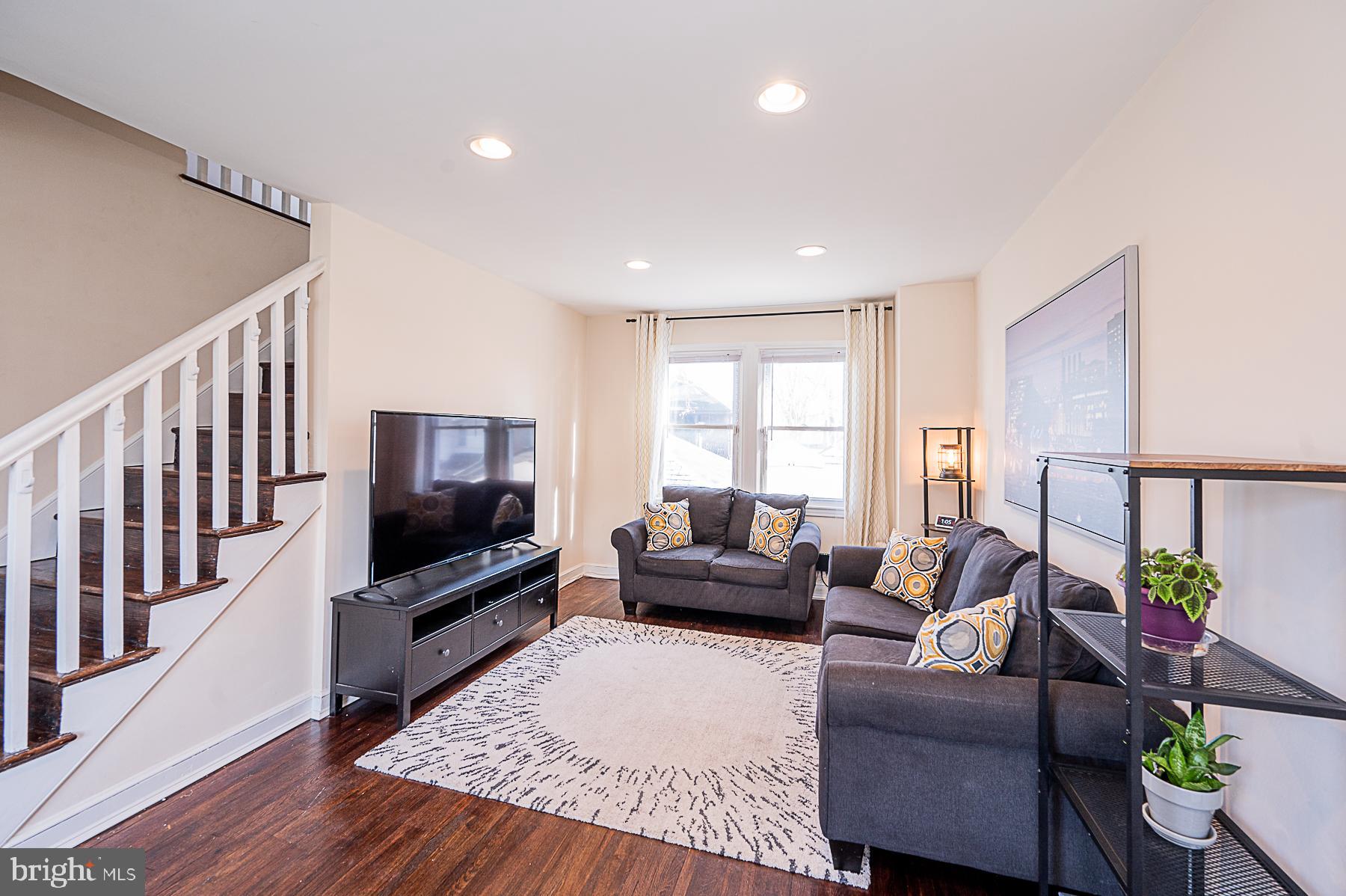 101 Westowne Road Baltimore, MD 21229 - Photo 3 of 31 Family Room
