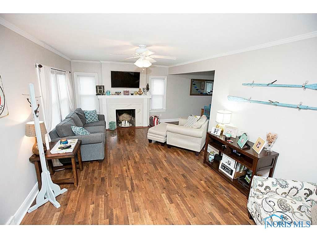 422 River Road Maumee, OH 43537 - Photo 2 of 20 Living Room.