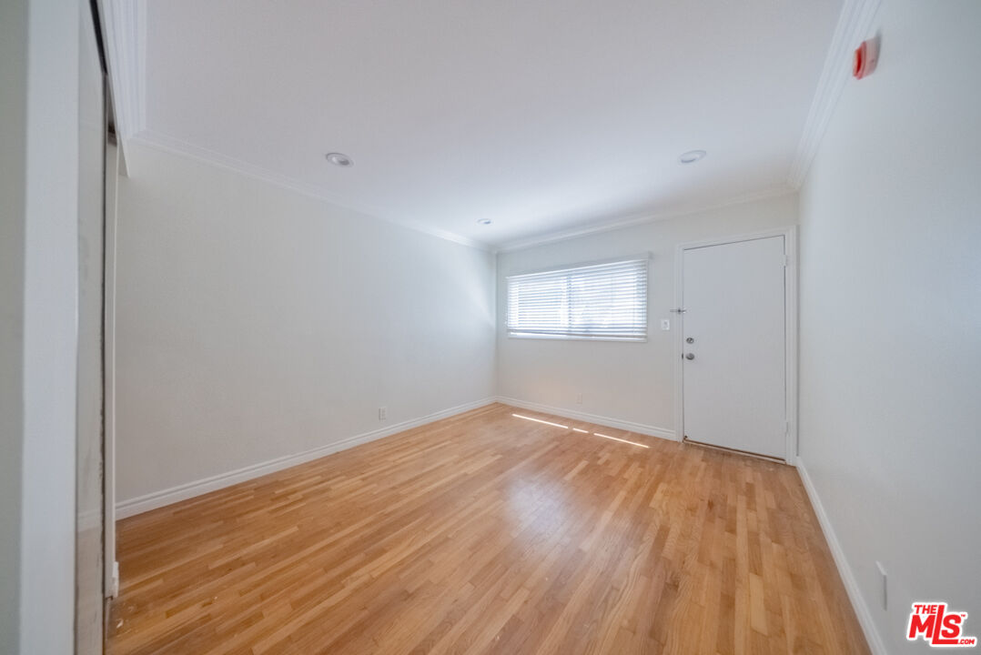 9205 Alcott Street, Unit 3 Los Angeles, CA 90035 - Photo 11 of 14