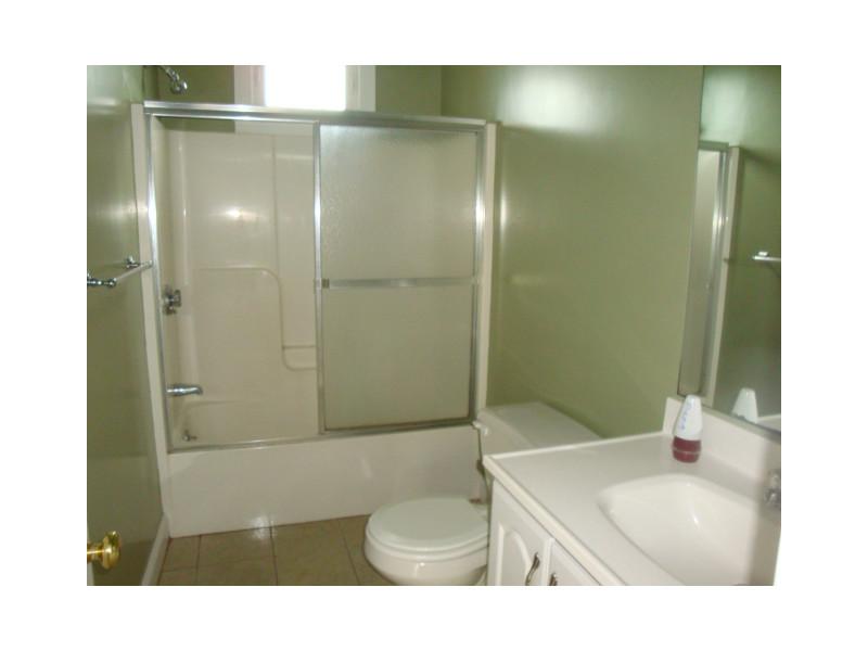 55 Winnapaug Road, Unit 3 Westerly, RI 02891 - Photo 5 of 9 Bathroom.
