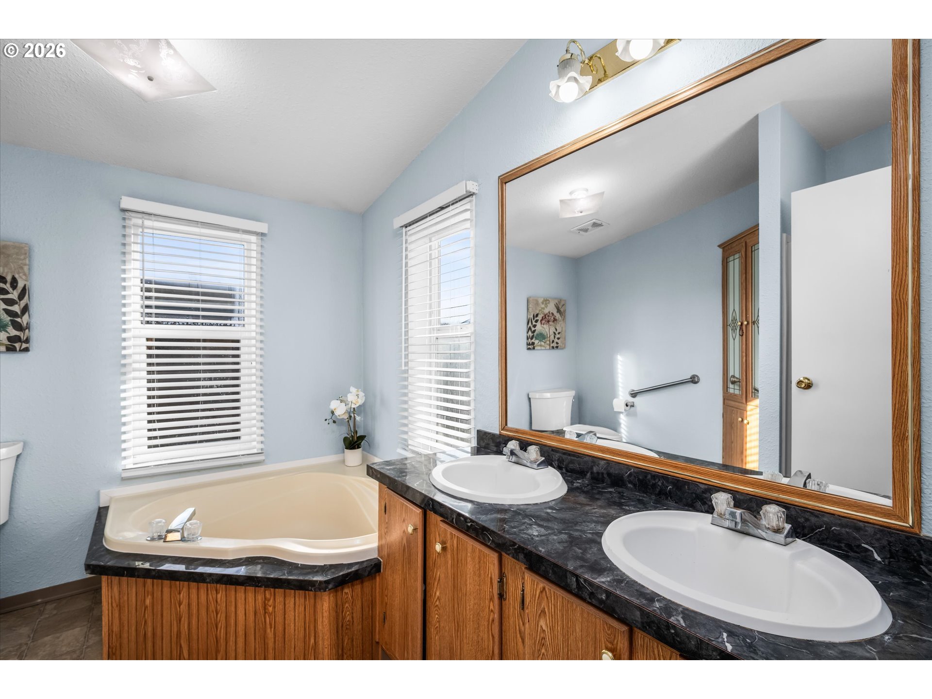 1384 David Avenue Eugene, OR 97404 - Photo 13 of 25 Owner's Suite Bathroom