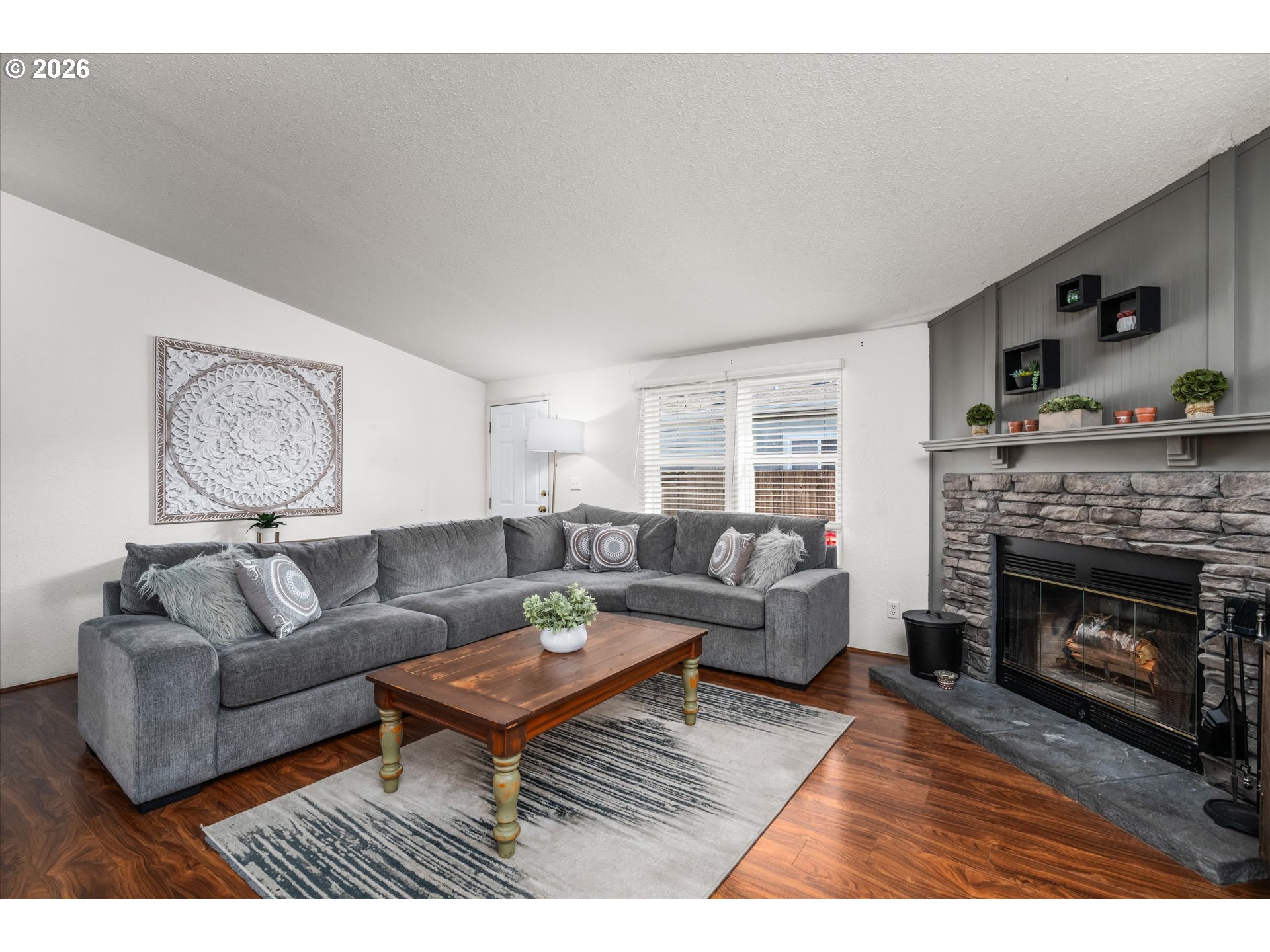 1384 David Avenue Eugene, OR 97404 - Photo 2 of 25 Living Room