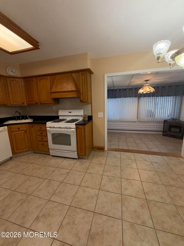 $320,000 | 15 Nebraska Drive, Matawan, NJ 07747