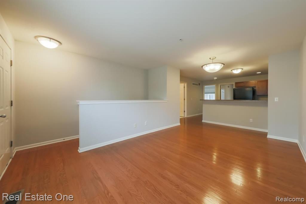 1099 Beaver Run, Unit 76 Troy, MI 48083 - Photo 5 of 28