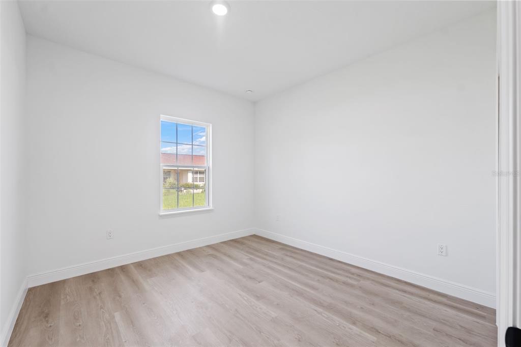 3479 Southwest 137th Loop Ocala, FL 34473 - Photo 23 of 32 an empty room with a window
