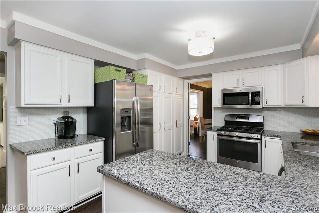 2922 Powderhorn Ridge Road Rochester Hills, MI 48309 - Photo 6 of 31