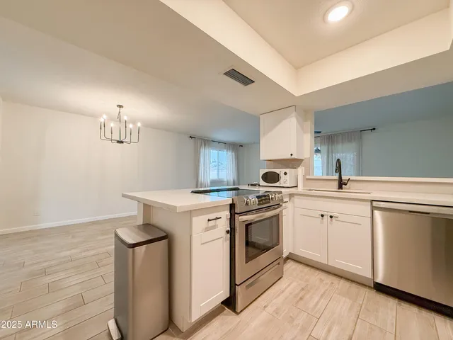 $2,795 | 1917 West Topeka Drive, Phoenix, AZ 85027