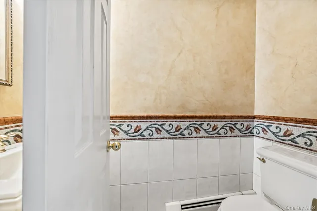 a view of a utility room