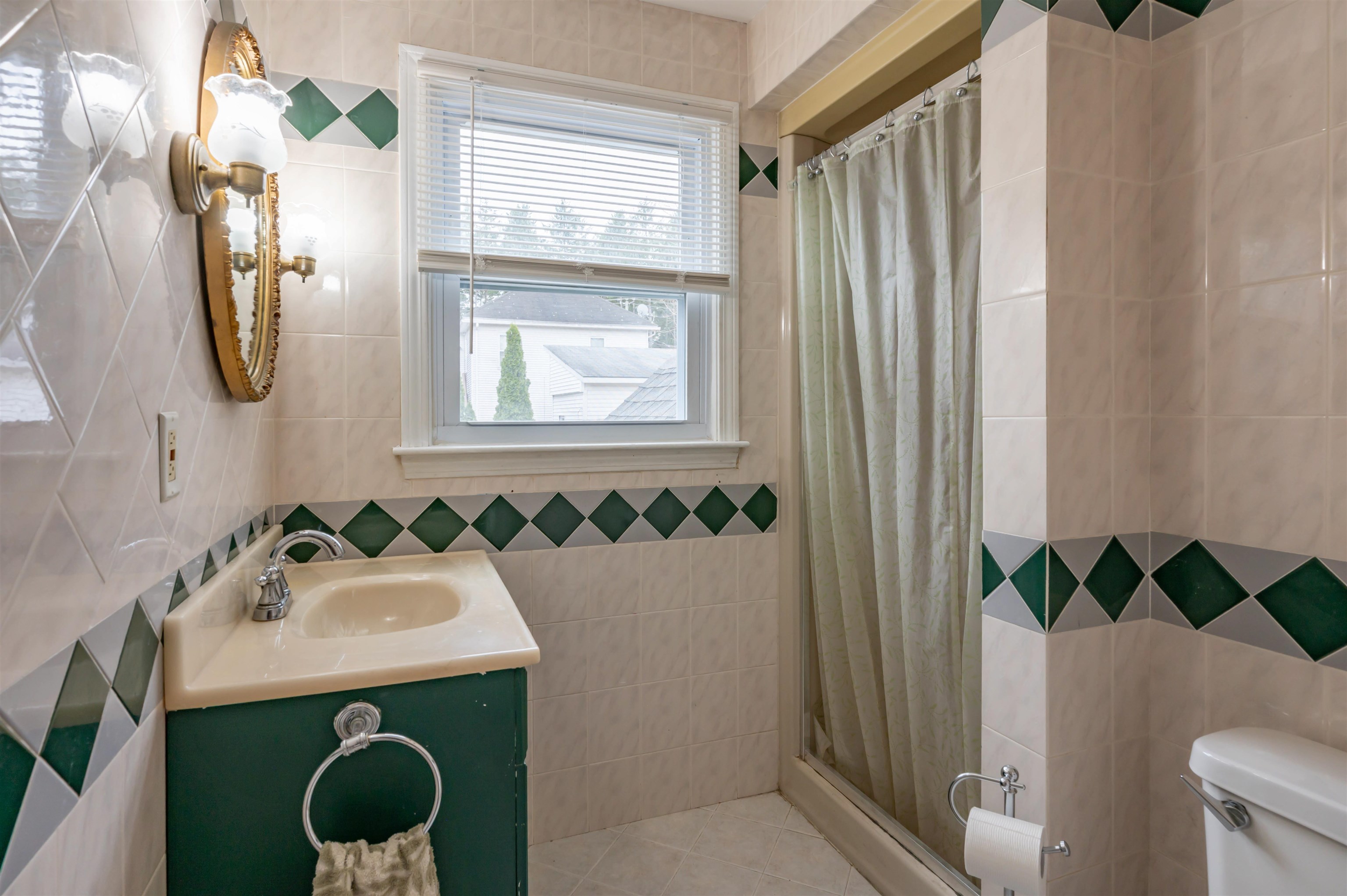 31 Rosemont Avenue Manchester, NH 03103 - Photo 31 of 46