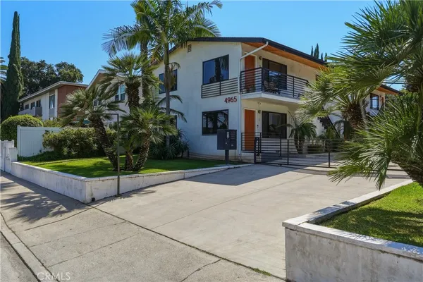 $2,850 | 4965 Kester Avenue, Unit 4, Sherman Oaks, CA 91403