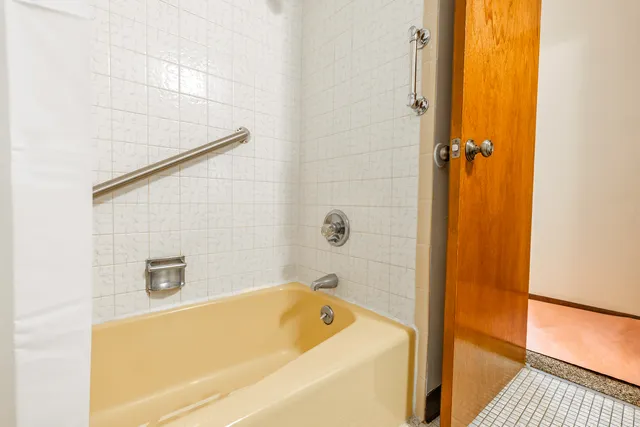 $1,695 | 4613 Grove Avenue, Unit 2N, Brookfield, IL 60513