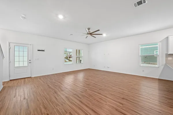 $2,100 | 167 Rioja, Kyle, TX 78640
