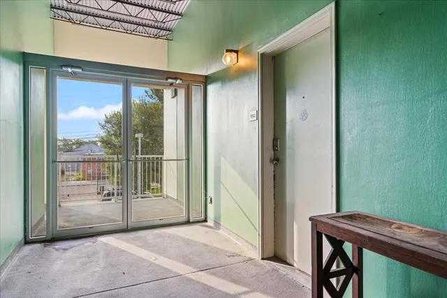 $1,975 | 2401 East 6th Street, Unit 62, Austin, TX 78702