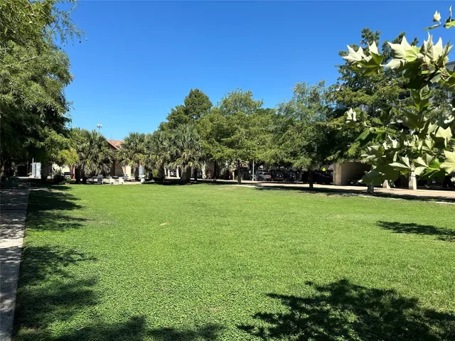 $1,975 | 2401 East 6th Street, Unit 62, Austin, TX 78702