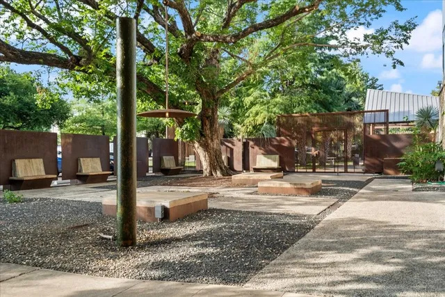 $1,975 | 2401 East 6th Street, Unit 62, Austin, TX 78702