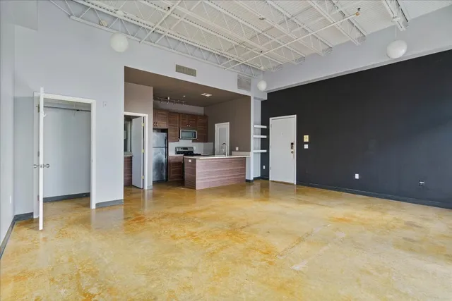 $1,975 | 2401 East 6th Street, Unit 62, Austin, TX 78702