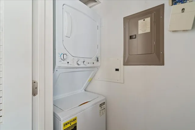 $1,975 | 2401 East 6th Street, Unit 62, Austin, TX 78702