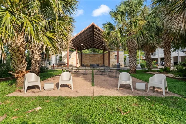 $1,975 | 2401 East 6th Street, Unit 62, Austin, TX 78702