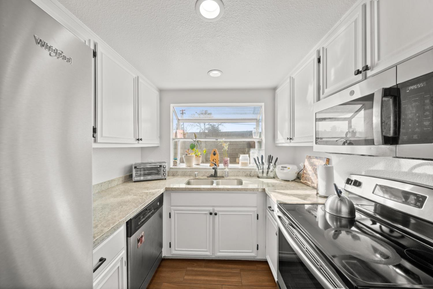 4752 67th Street Sacramento, CA 95820 - Photo 15 of 31