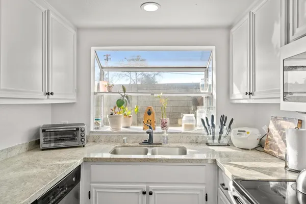 $389,900 | 4752 67th Street, Sacramento, CA 95820