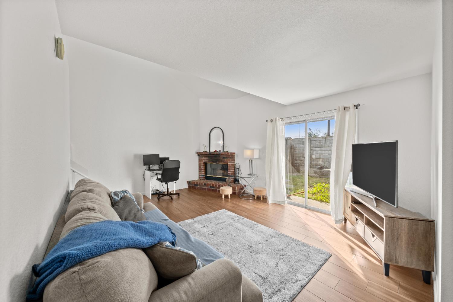 4752 67th Street Sacramento, CA 95820 - Photo 7 of 31