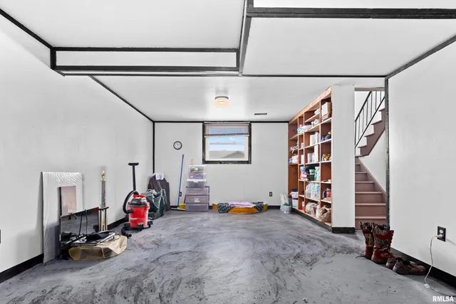 $180,000 | 9603 West Littlefield Drive, Mapleton, IL 61547