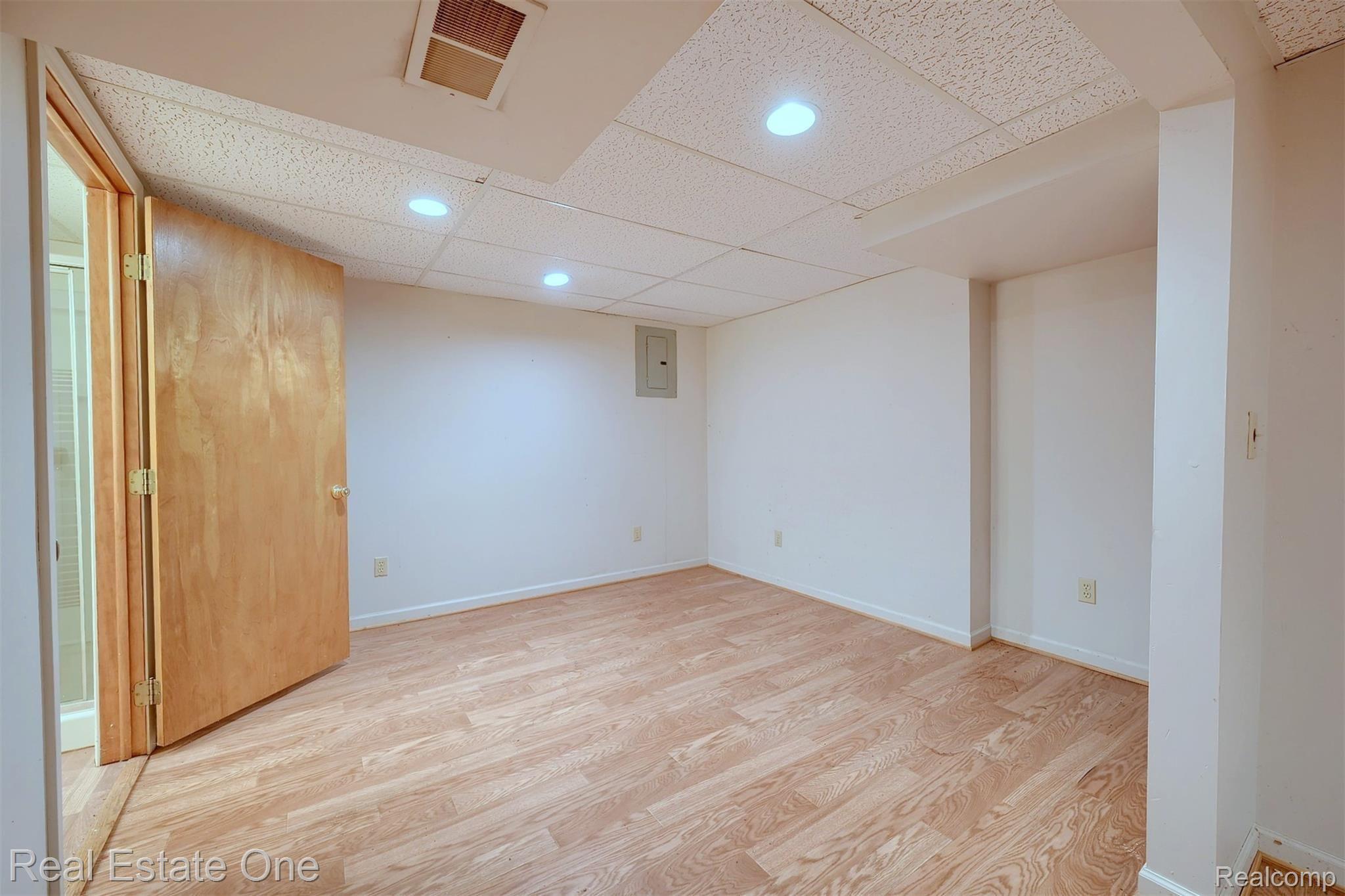 424 Hill Street Rochester, MI 48307 - Photo 25 of 31 -Finished-Lower-Level
