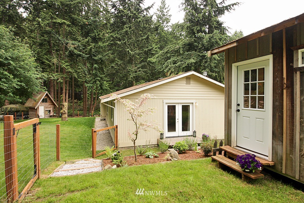 6255 Bayview Road Clinton, WA 98236 - Photo 17 of 25