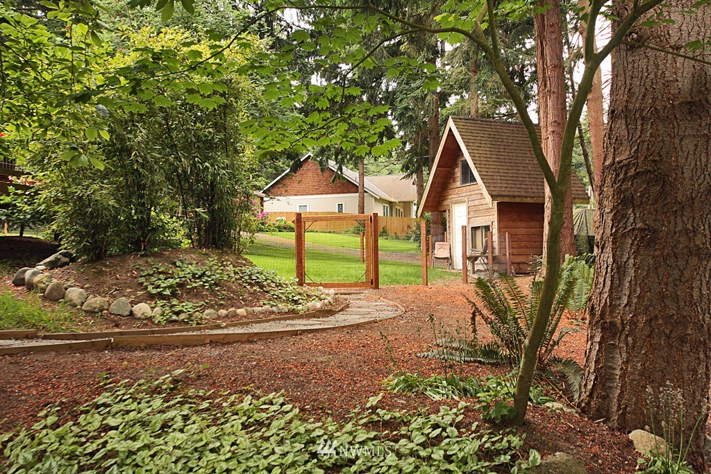6255 Bayview Road Clinton, WA 98236 - Photo 3 of 25