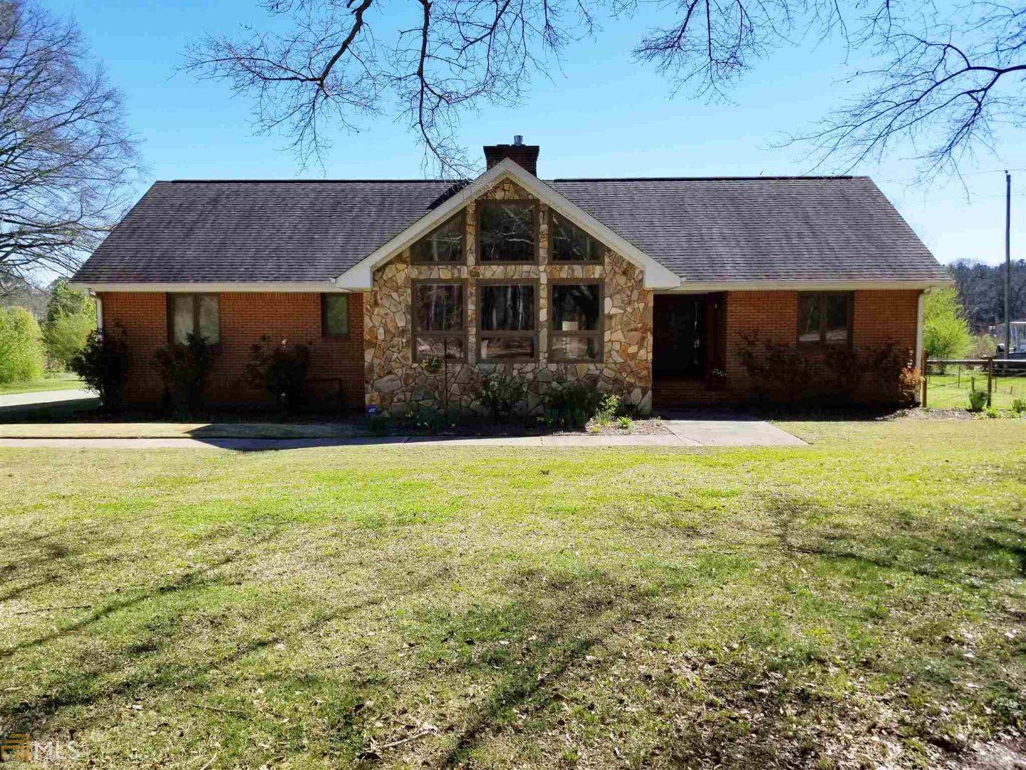 a front view of house with yard