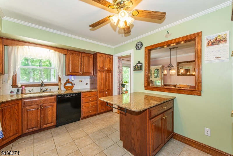 21 Whitegate Road Succasunna, NJ 07876 - Photo 10 of 44