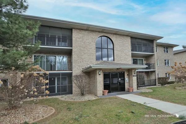 $205,000 | 4940 134th Court, Unit 408, Crestwood, IL 60418