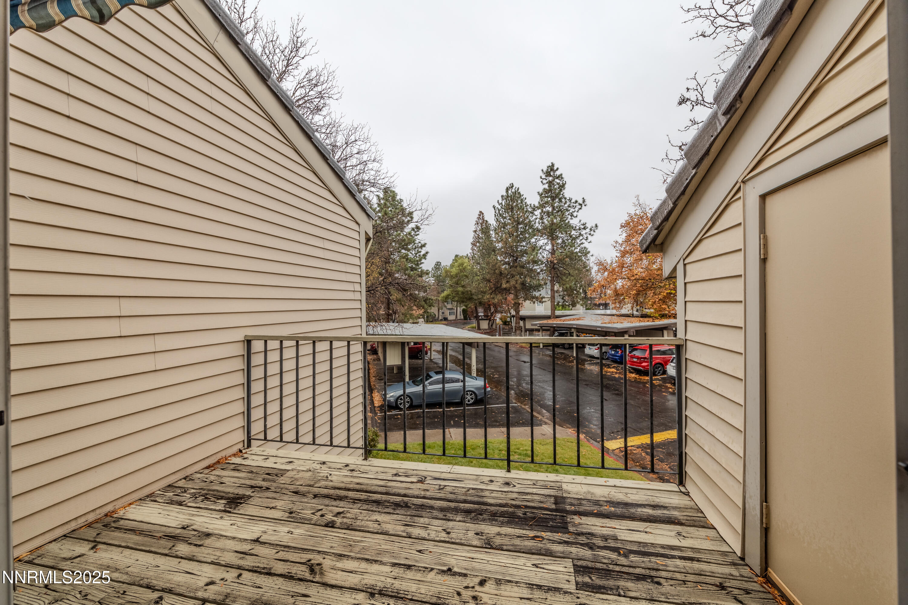 2335 Roundhouse Road Sparks, NV 89431 - Photo 4 of 16 Roundhouse Rd-15