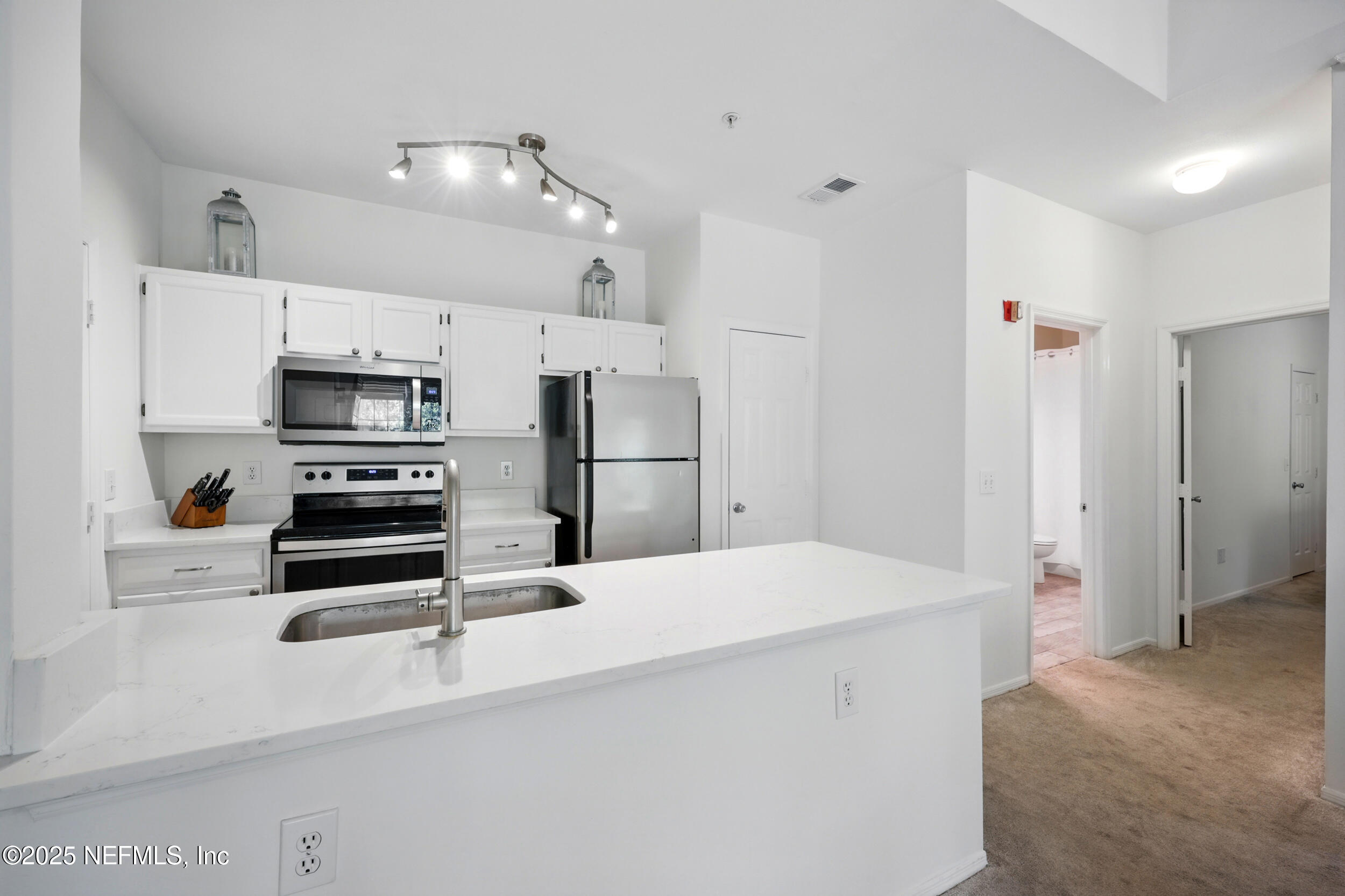 150 Veracruz Drive, Unit 537 Ponte Vedra Beach, FL 32082 - Photo 9 of 14 a kitchen with stainless steel appliances a refrigerator and a stove