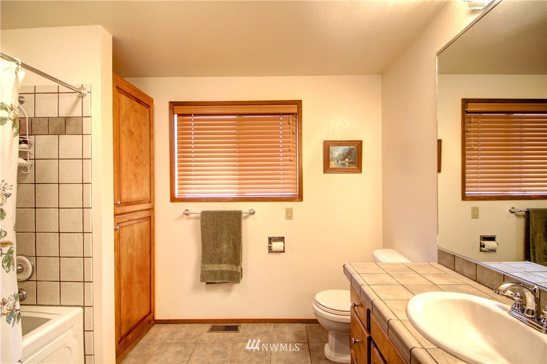 11097 Whistle Lake Road Anacortes, WA 98221 - Photo 17 of 24 Gallery Image 17