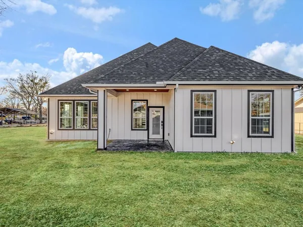 $397,999 | 123 Cedar Bend Drive, Trinidad, TX 75163