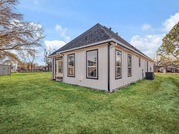 $397,999 | 123 Cedar Bend Drive, Trinidad, TX 75163