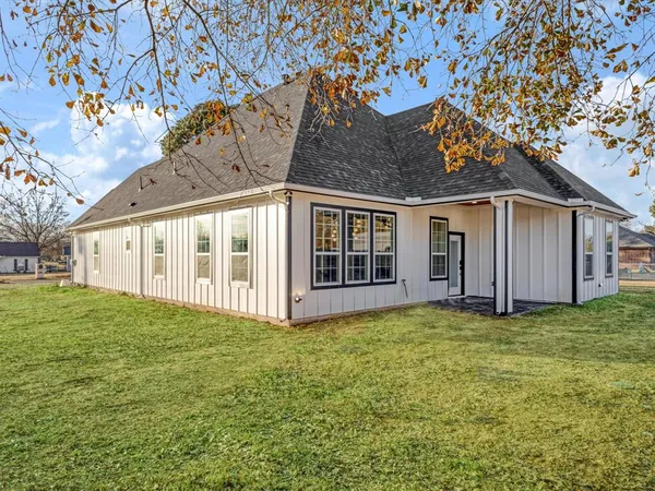 $397,999 | 123 Cedar Bend Drive, Trinidad, TX 75163