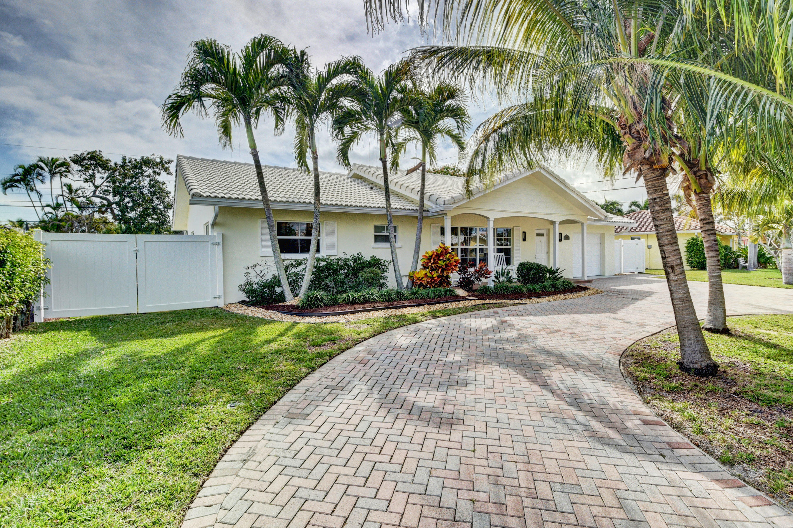 2082 Bonnie Street Boca Raton, FL 33486 - Photo 34 of 34 Front