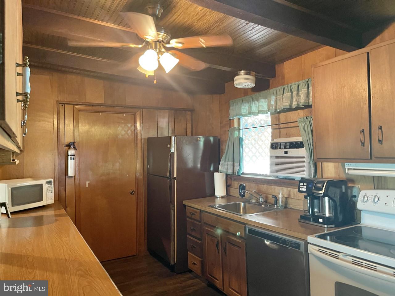214 Bridle Path Road Front Royal, VA 22630 - Photo 7 of 15 Upper Level Kitchen